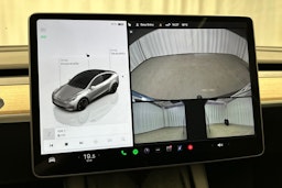 harmaa Tesla Model Y 2024 kuva 26.