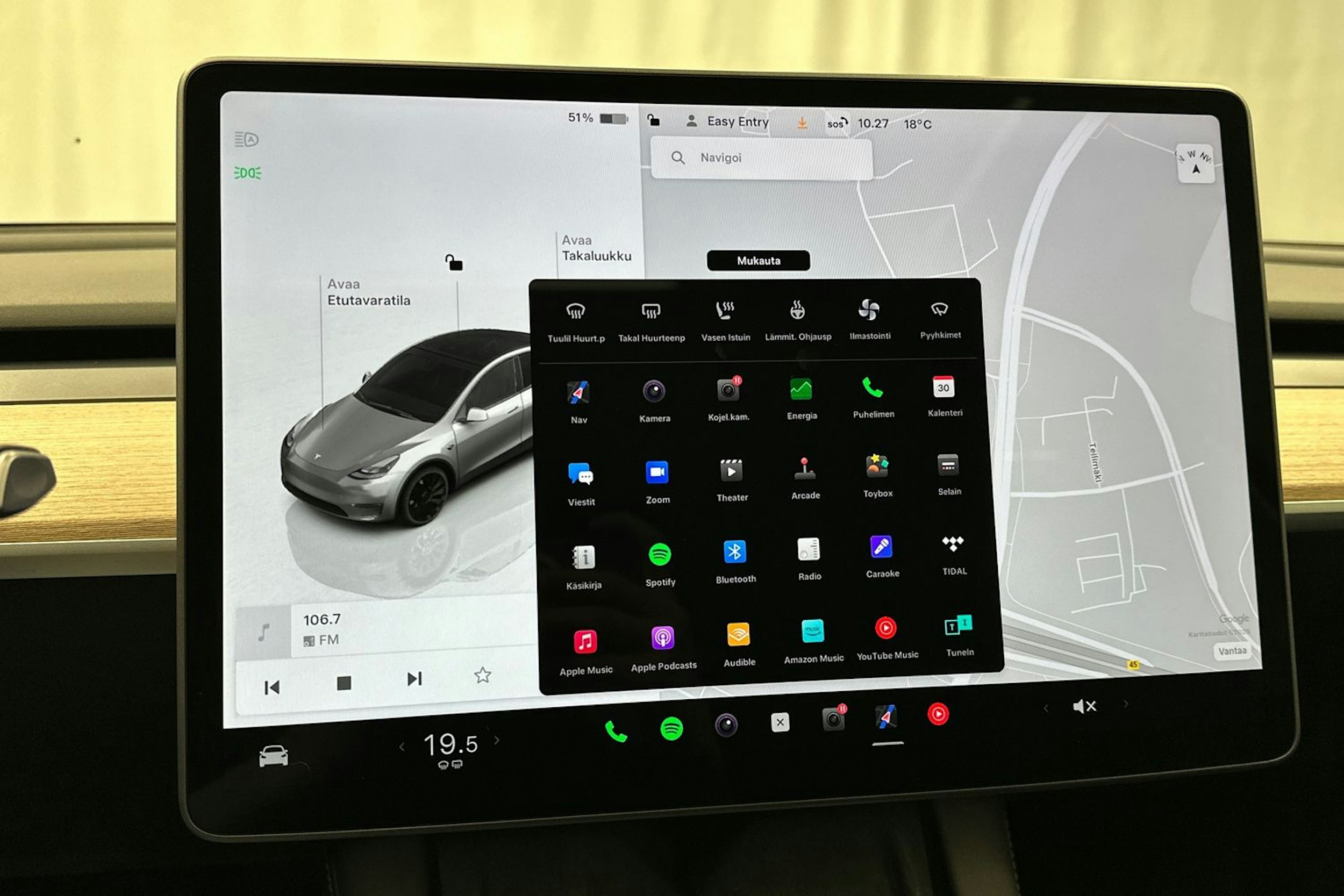 harmaa Tesla Model Y 2024 kuva 27.