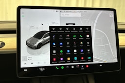 harmaa Tesla Model Y 2024 kuva 27.