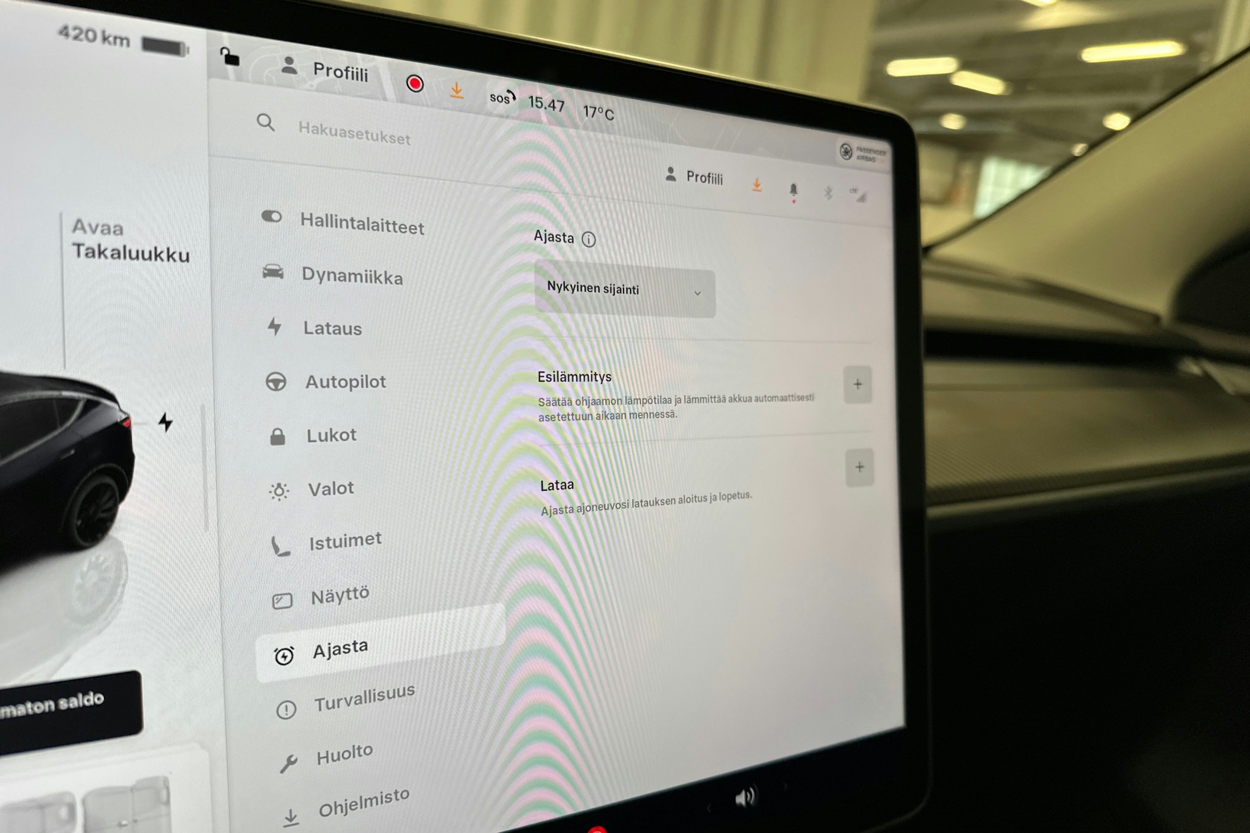 harmaa Tesla Model Y 2024 kuva 16.