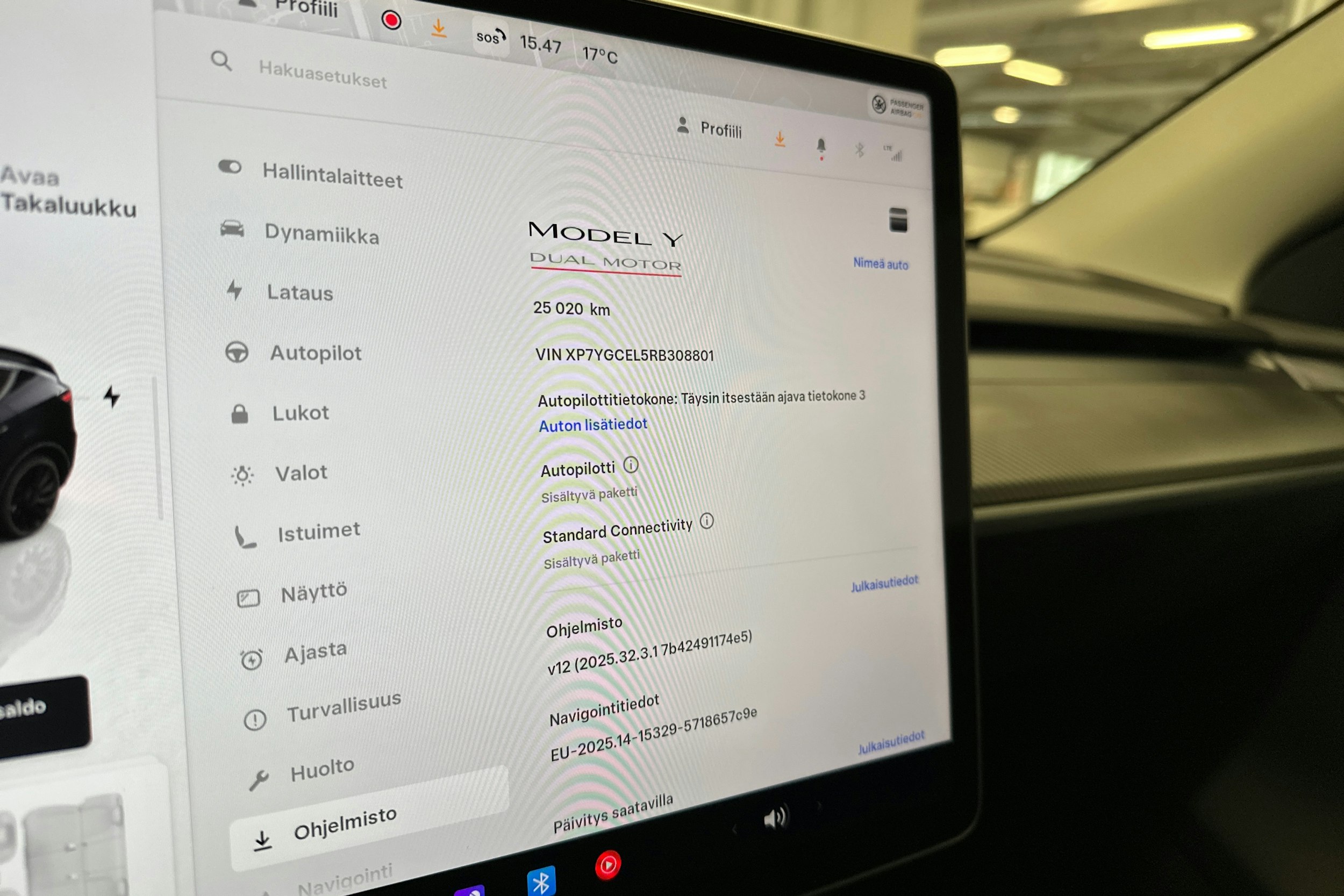 harmaa Tesla Model Y 2024 kuva 17.
