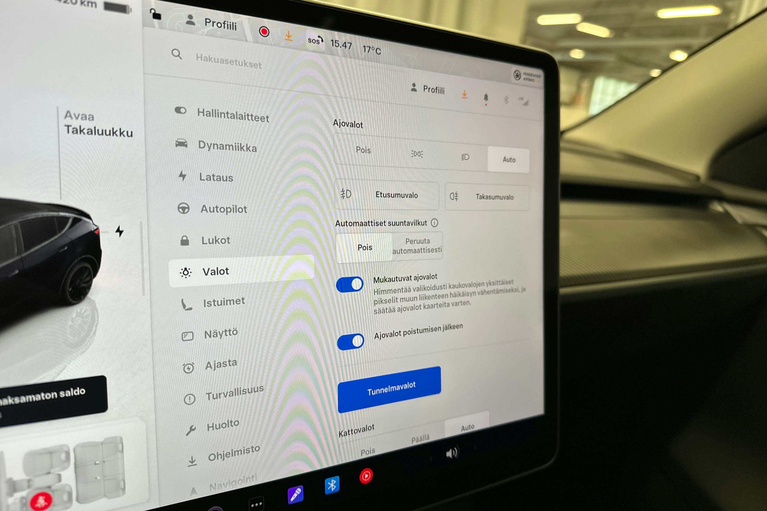 harmaa Tesla Model Y 2024 kuva 19.