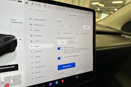 harmaa Tesla Model Y 2024 kuva 19.