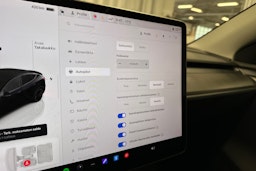 harmaa Tesla Model Y 2024 kuva 20.