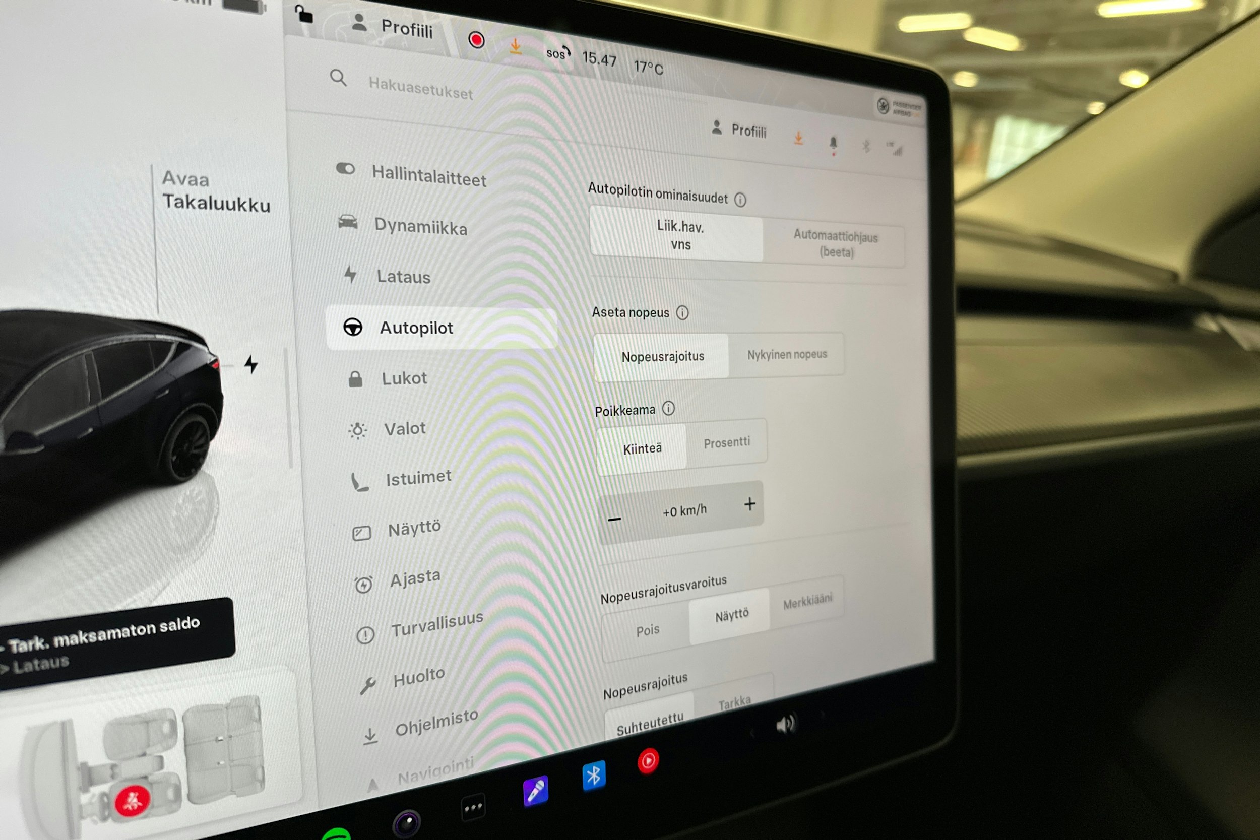 harmaa Tesla Model Y 2024 kuva 21.