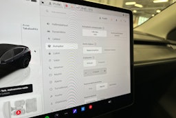harmaa Tesla Model Y 2024 kuva 21.