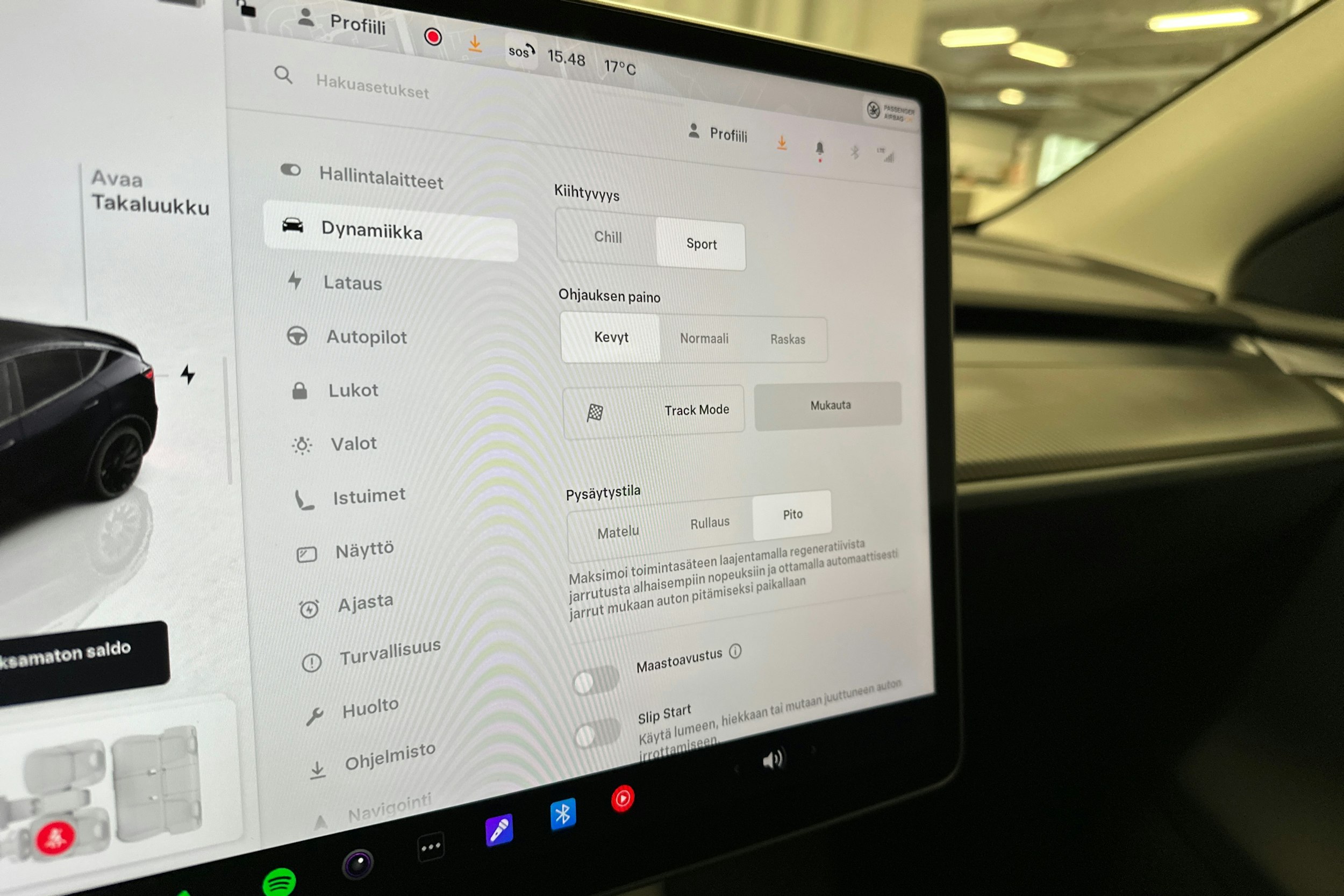 harmaa Tesla Model Y 2024 kuva 22.