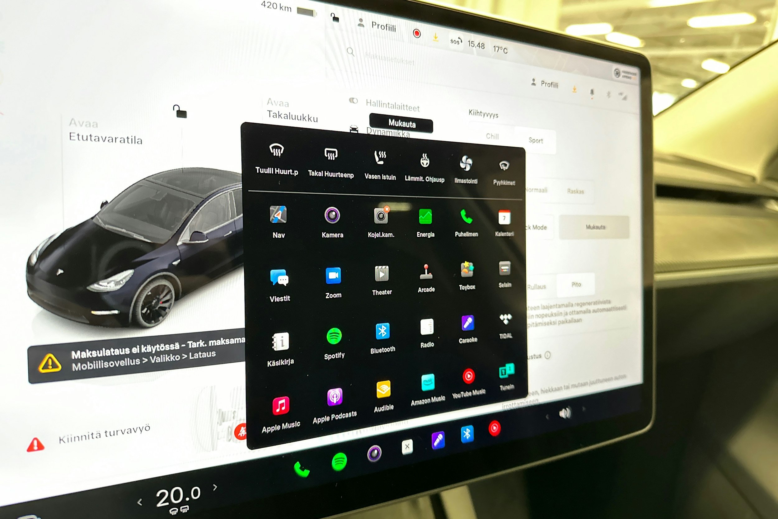 harmaa Tesla Model Y 2024 kuva 23.