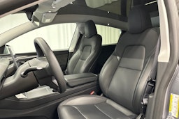 harmaa Tesla Model Y 2024 kuva 26.