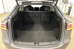 harmaa Tesla Model Y 2024 kuva 28.