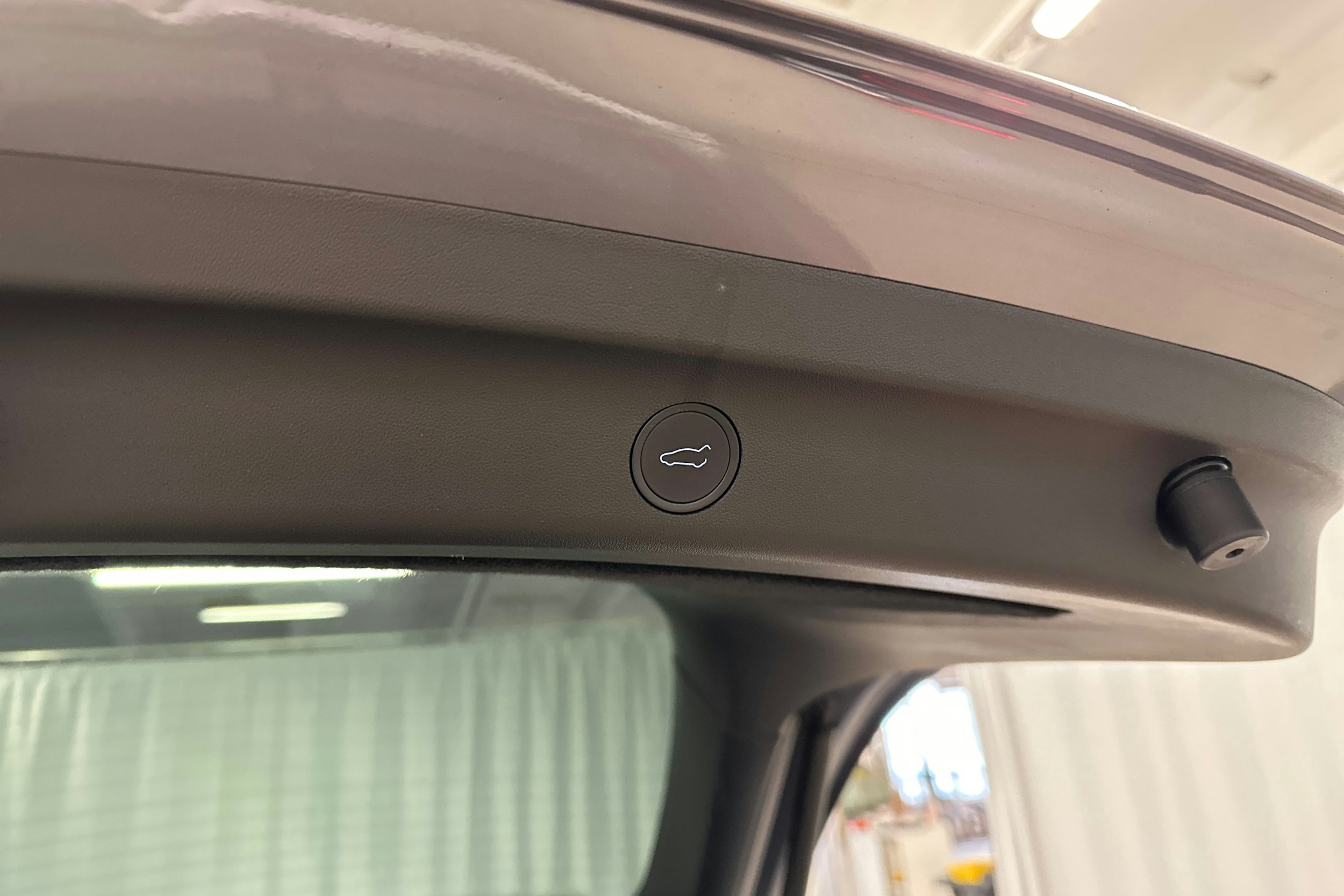 harmaa Tesla Model Y 2024 kuva 29.