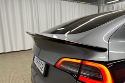 harmaa Tesla Model Y 2024 kuva 31.
