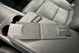 harmaa Tesla Model Y 2024 kuva 35.