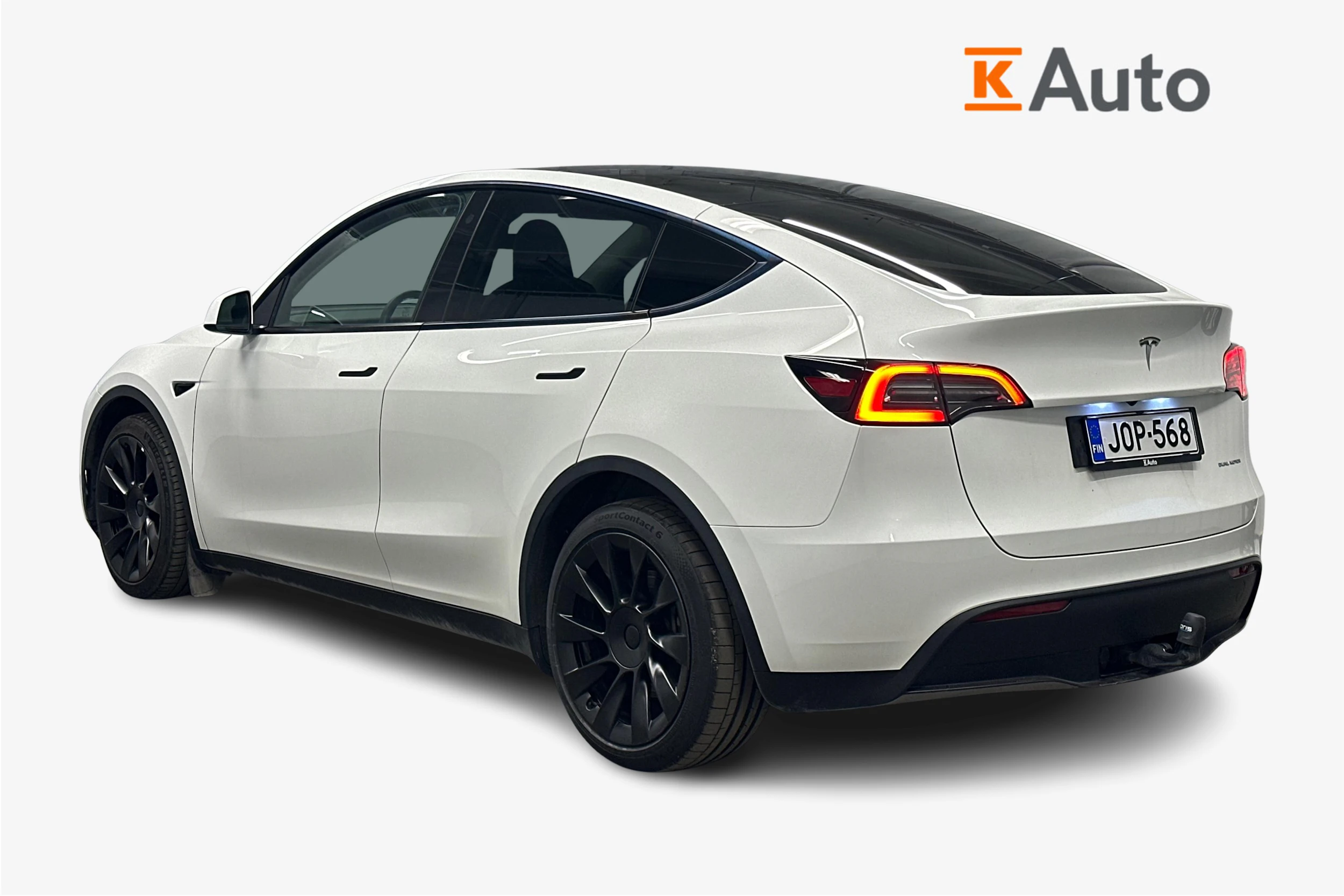 valkoinen Tesla Model Y 2024 kuva 3.