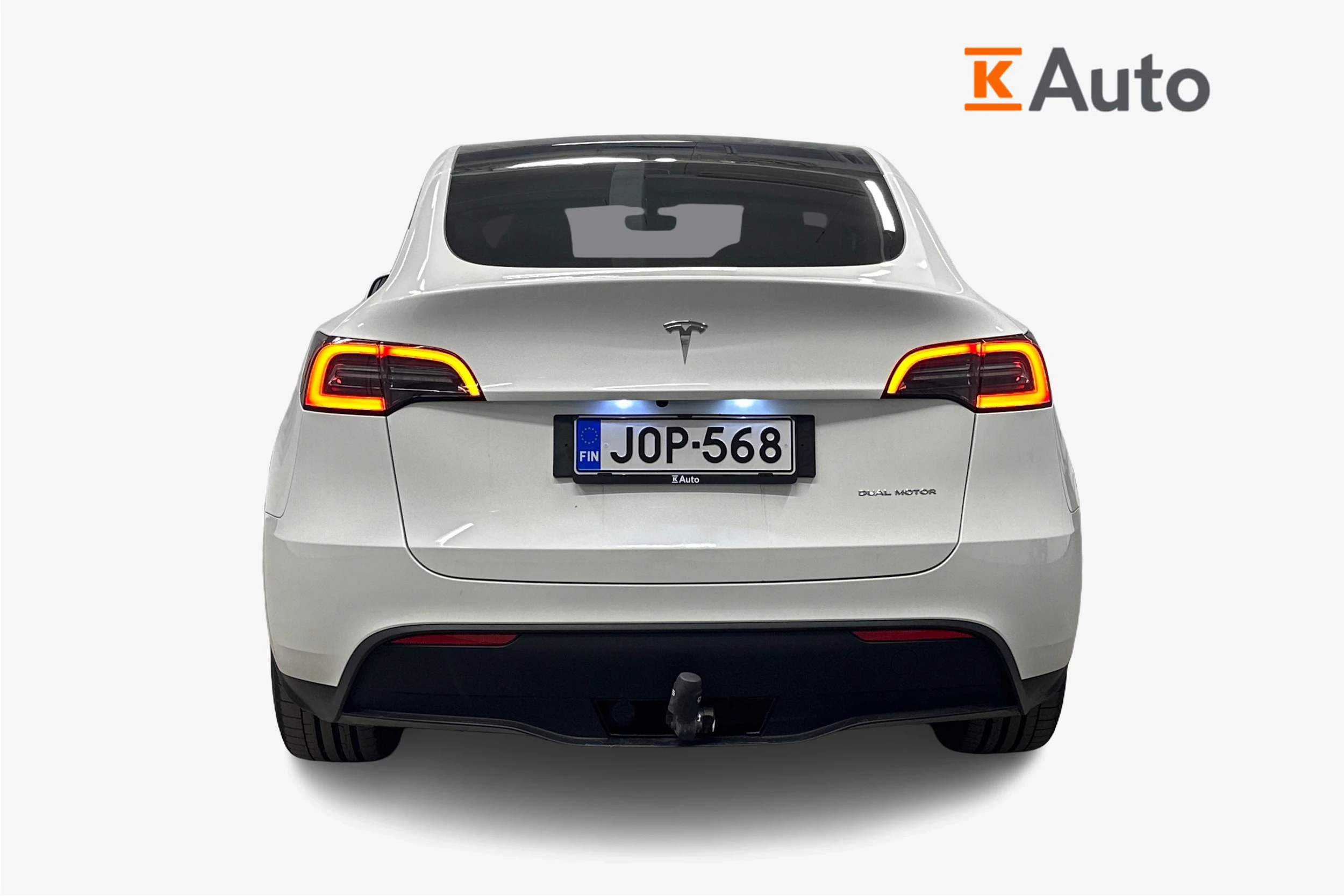 valkoinen Tesla Model Y 2024 kuva 4.