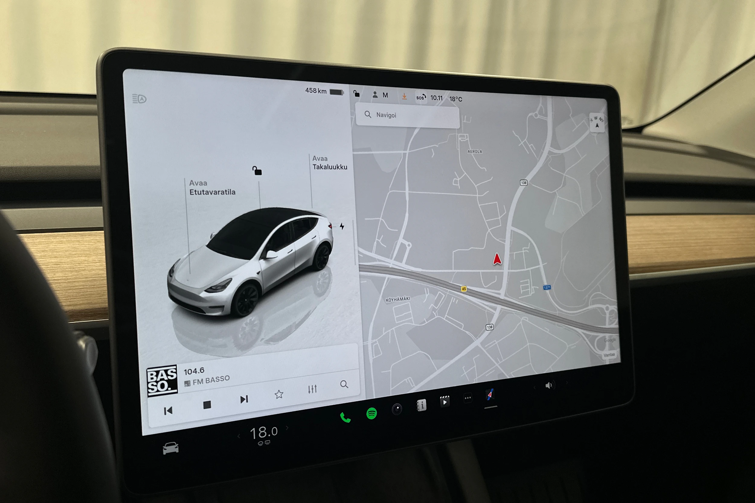 valkoinen Tesla Model Y 2024 kuva 19.