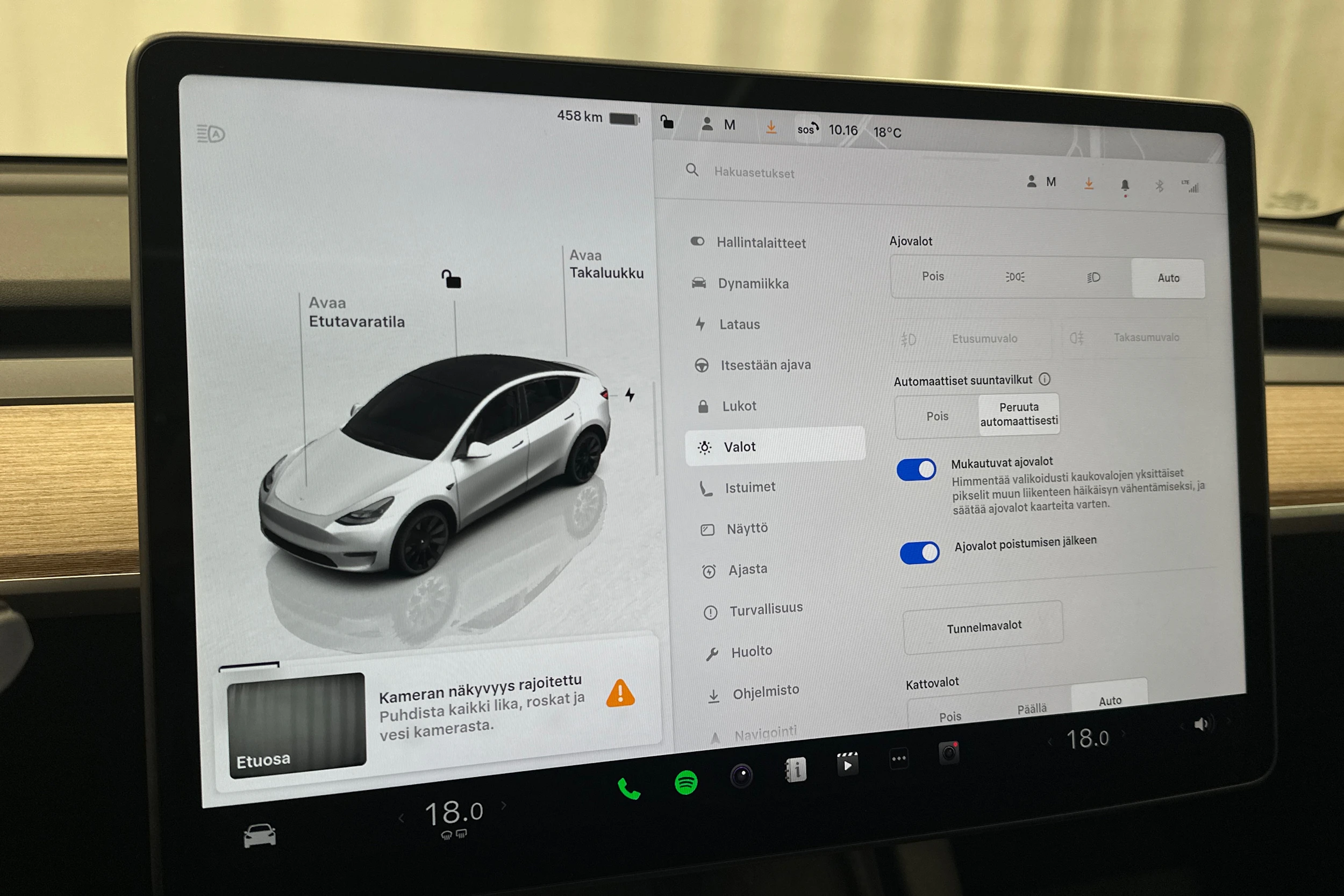valkoinen Tesla Model Y 2024 kuva 26.
