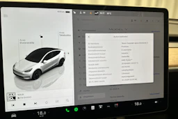 valkoinen Tesla Model Y 2024 kuva 31.