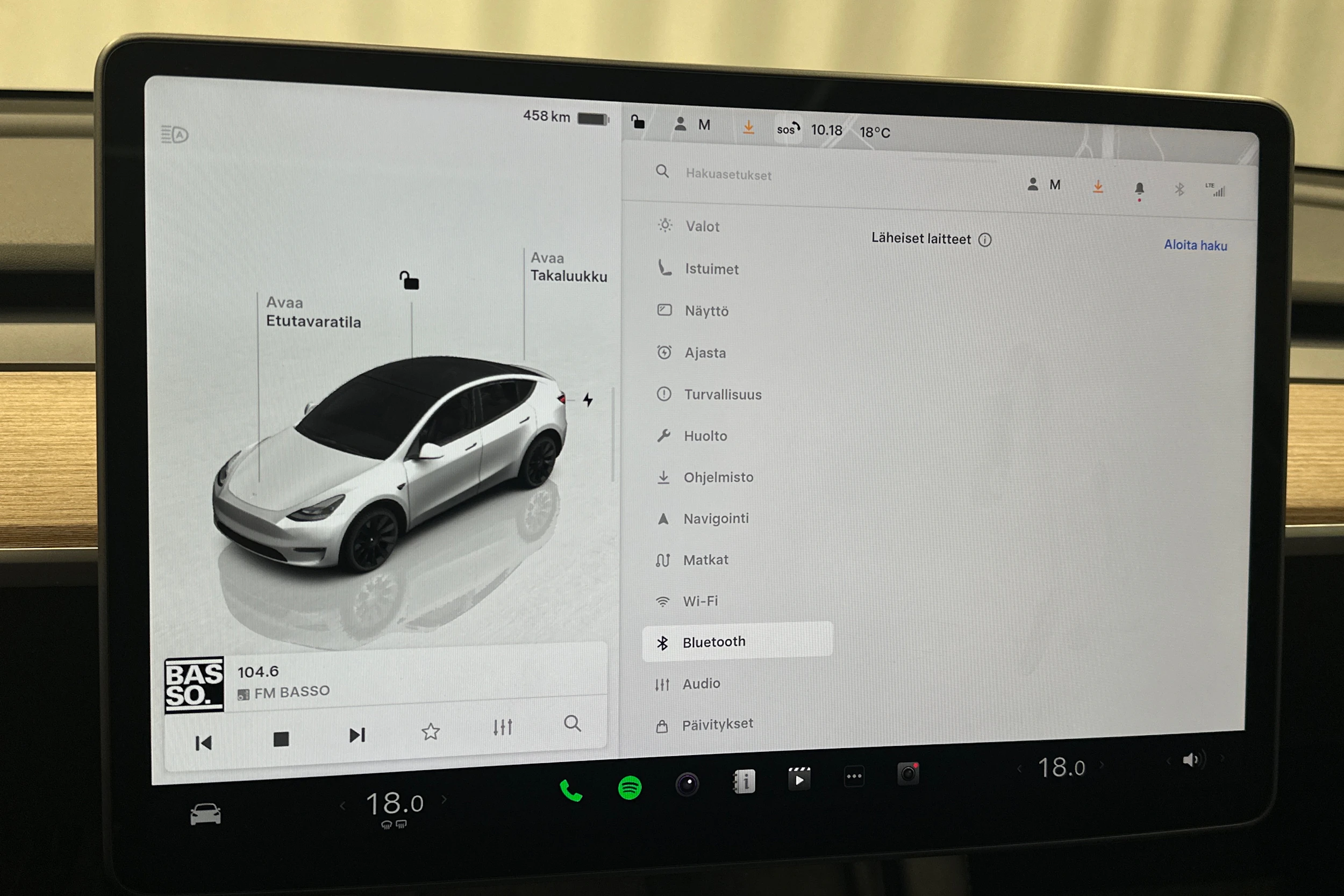 valkoinen Tesla Model Y 2024 kuva 33.