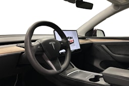 punainen Tesla Model Y 2024 kuva 7.