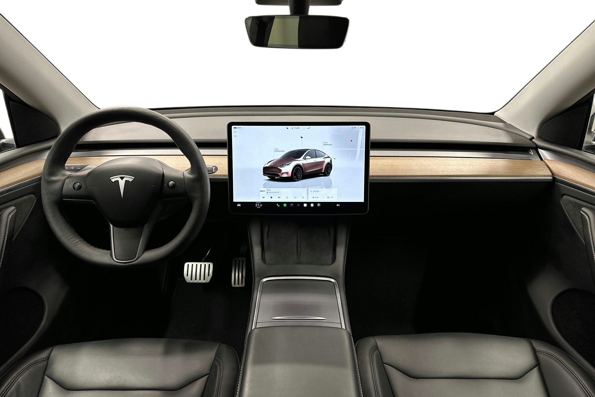 punainen Tesla Model Y 2024 kuva 9.