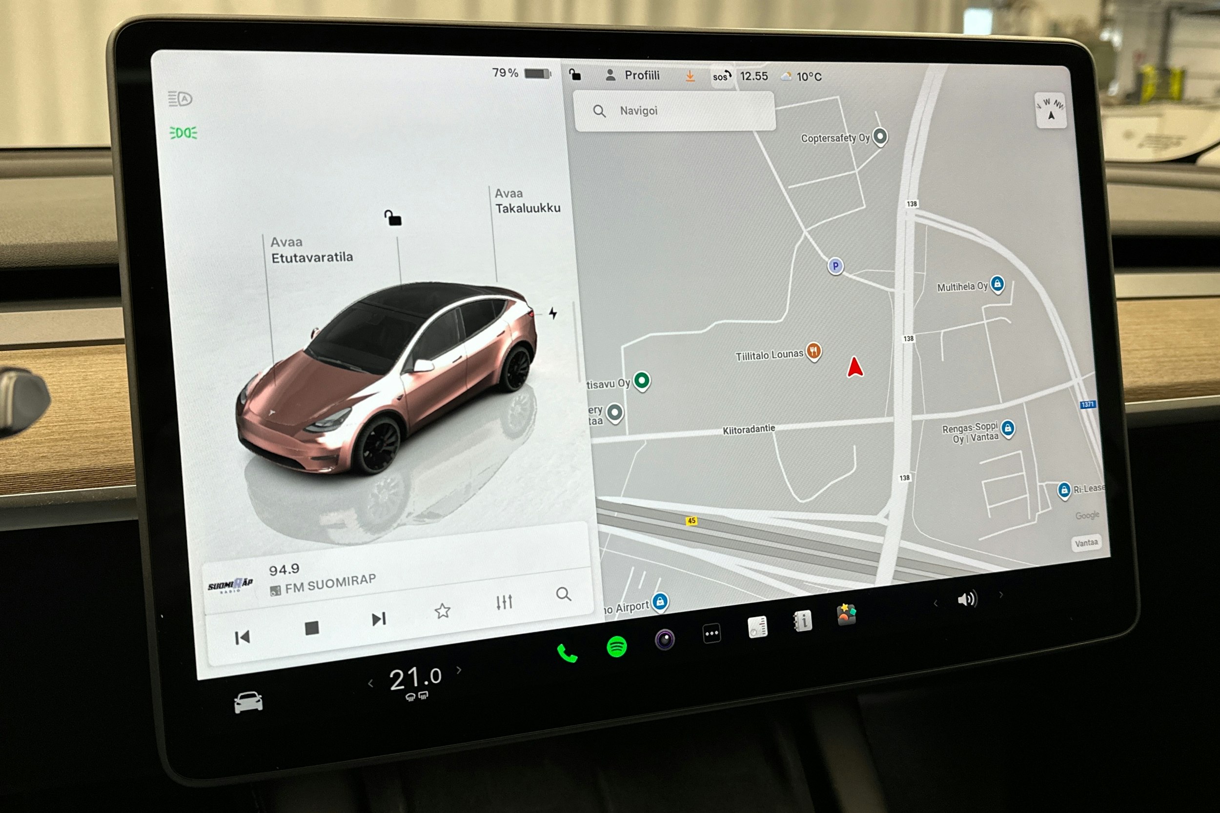 punainen Tesla Model Y 2024 kuva 19.