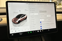 punainen Tesla Model Y 2024 kuva 22.