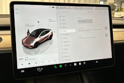 punainen Tesla Model Y 2024 kuva 23.