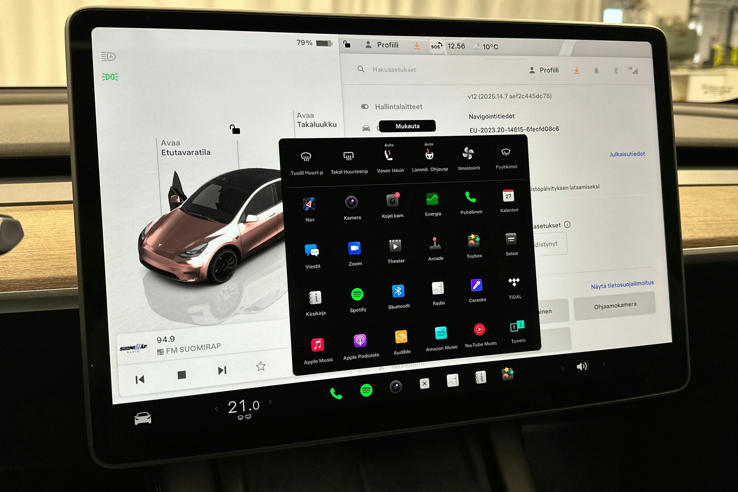 punainen Tesla Model Y 2024 kuva 26.