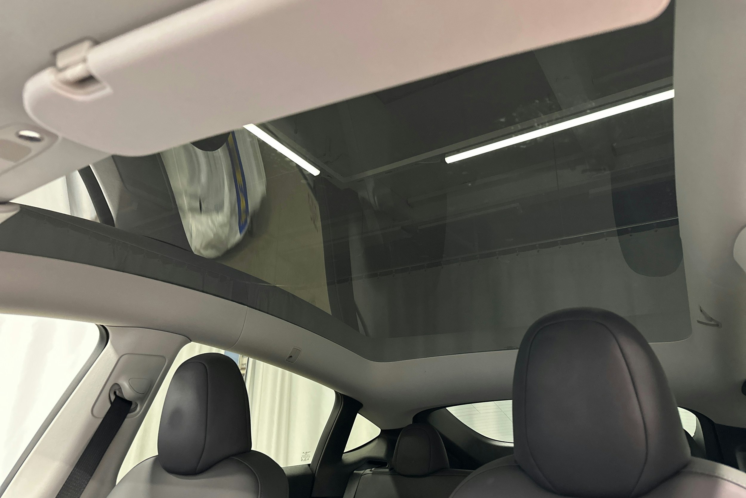 punainen Tesla Model Y 2024 kuva 27.