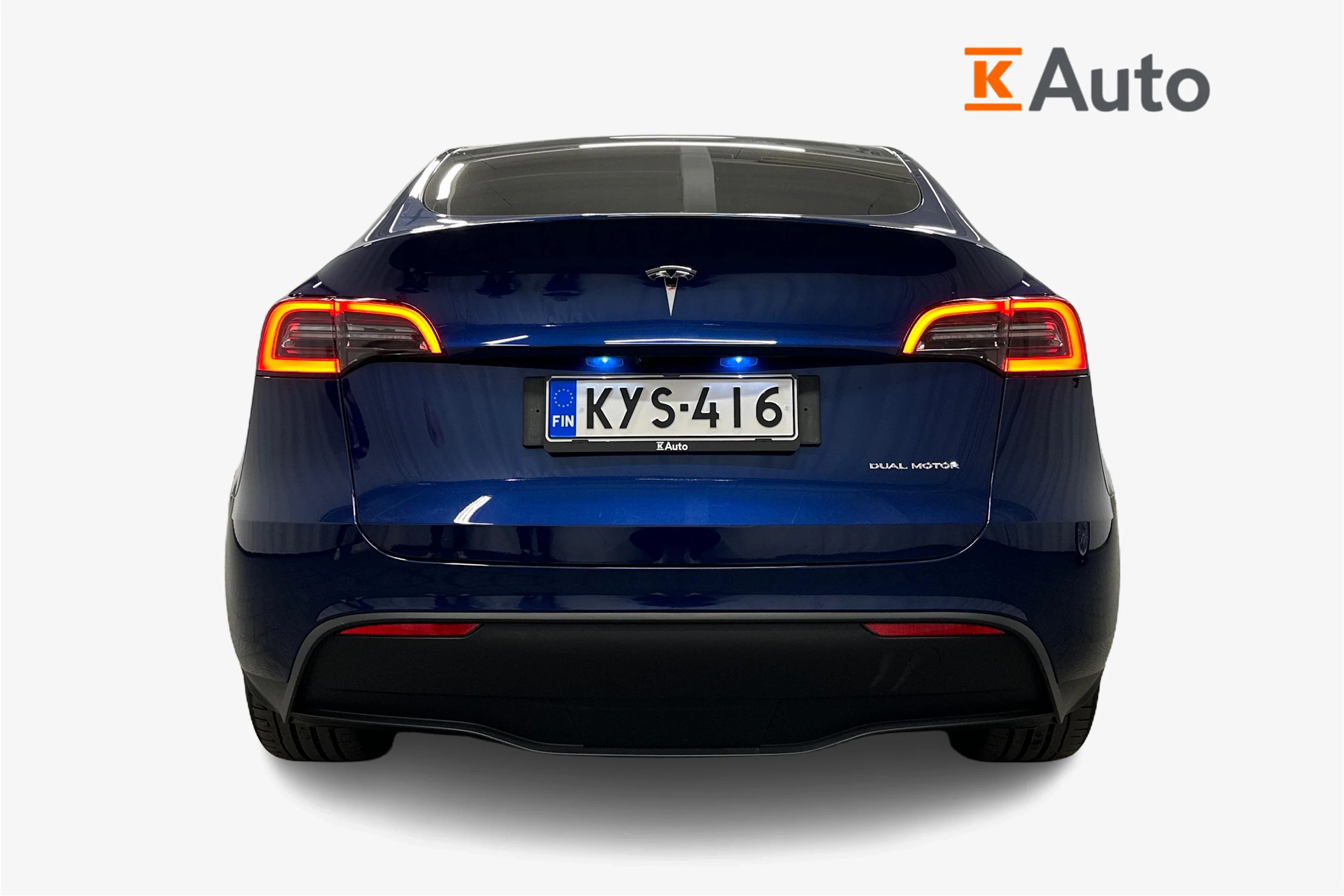 sininen Tesla Model Y 2024 kuva 4.