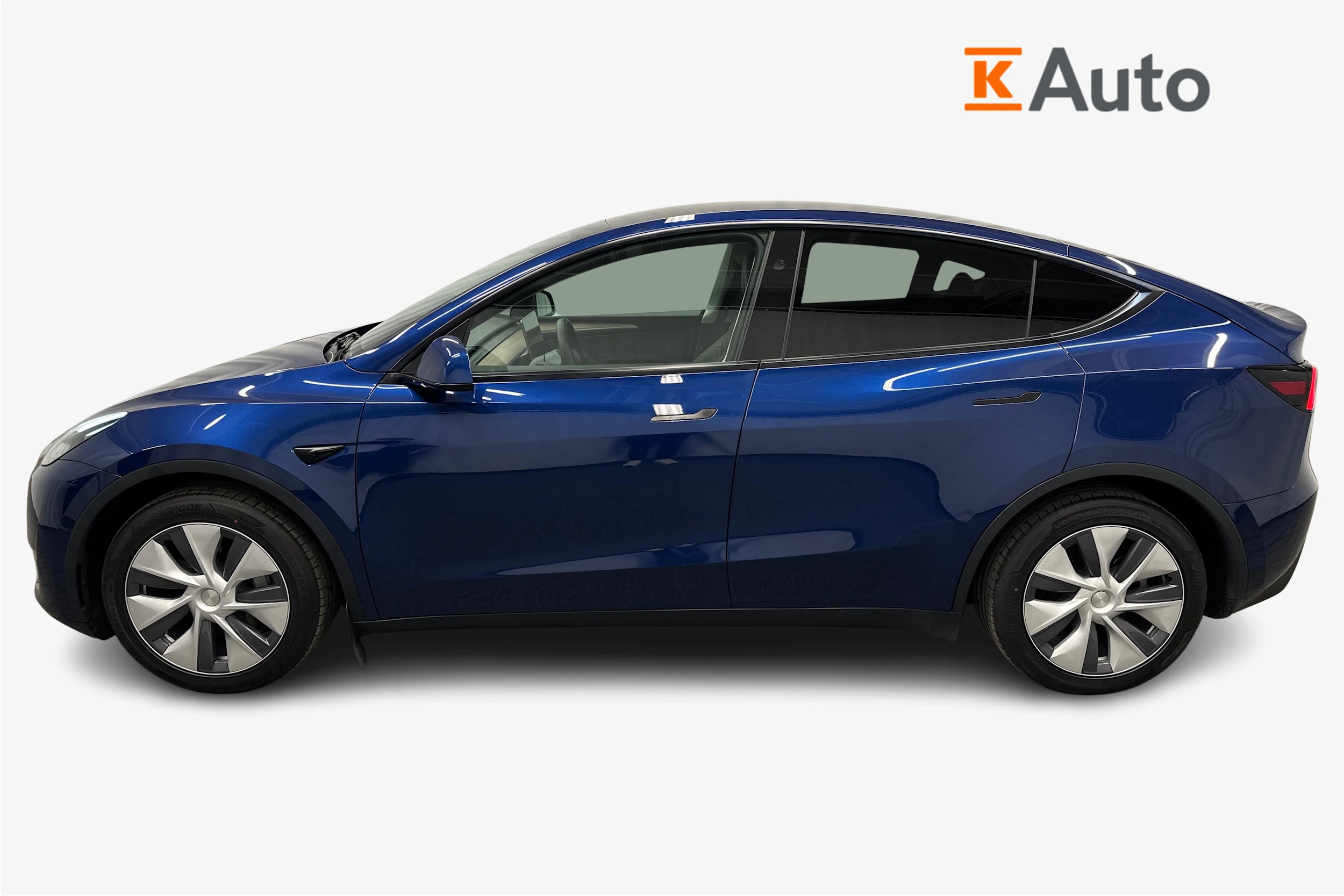 sininen Tesla Model Y 2024 kuva 7.