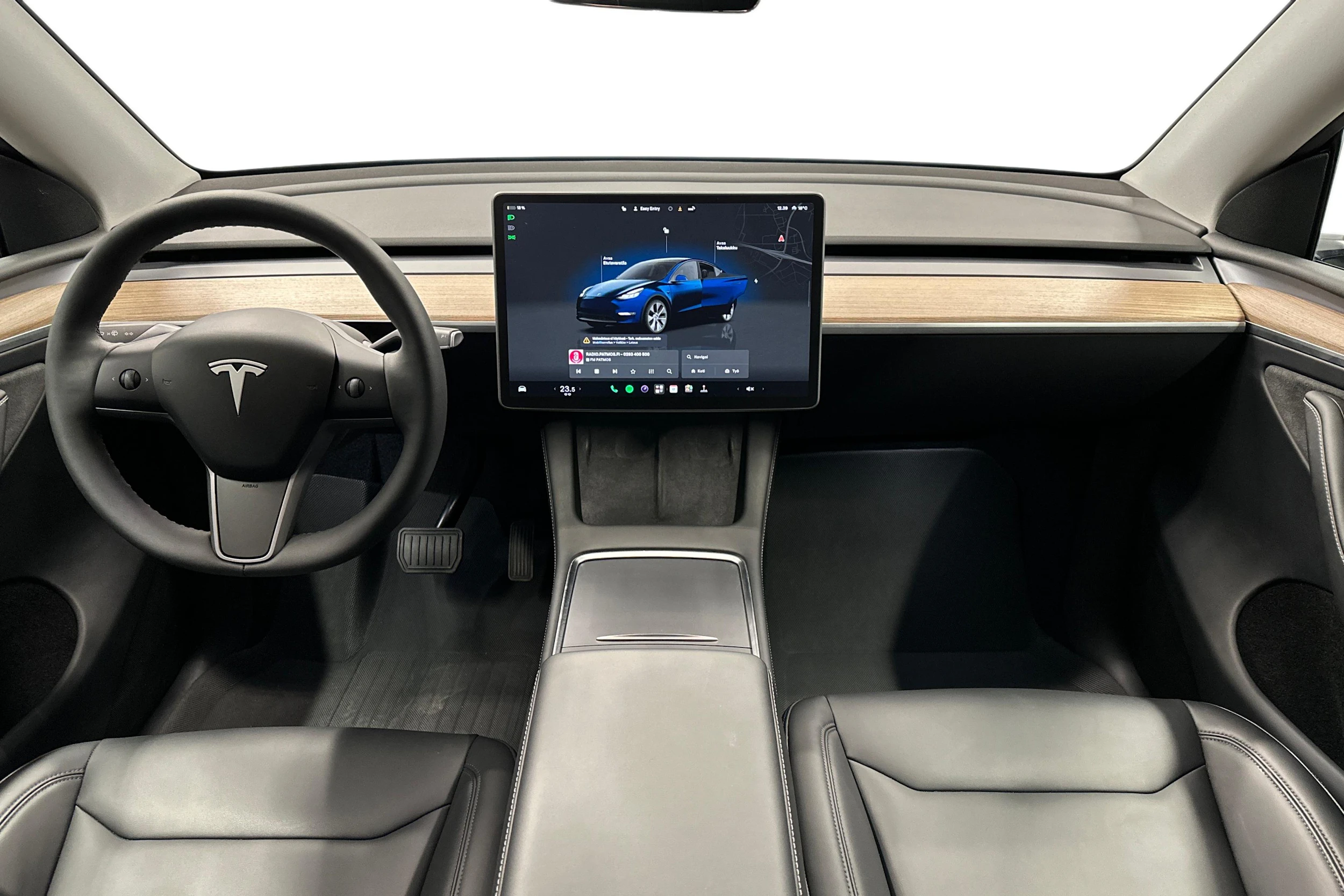 sininen Tesla Model Y 2024 kuva 9.