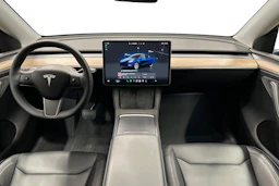 sininen Tesla Model Y 2024 kuva 9.