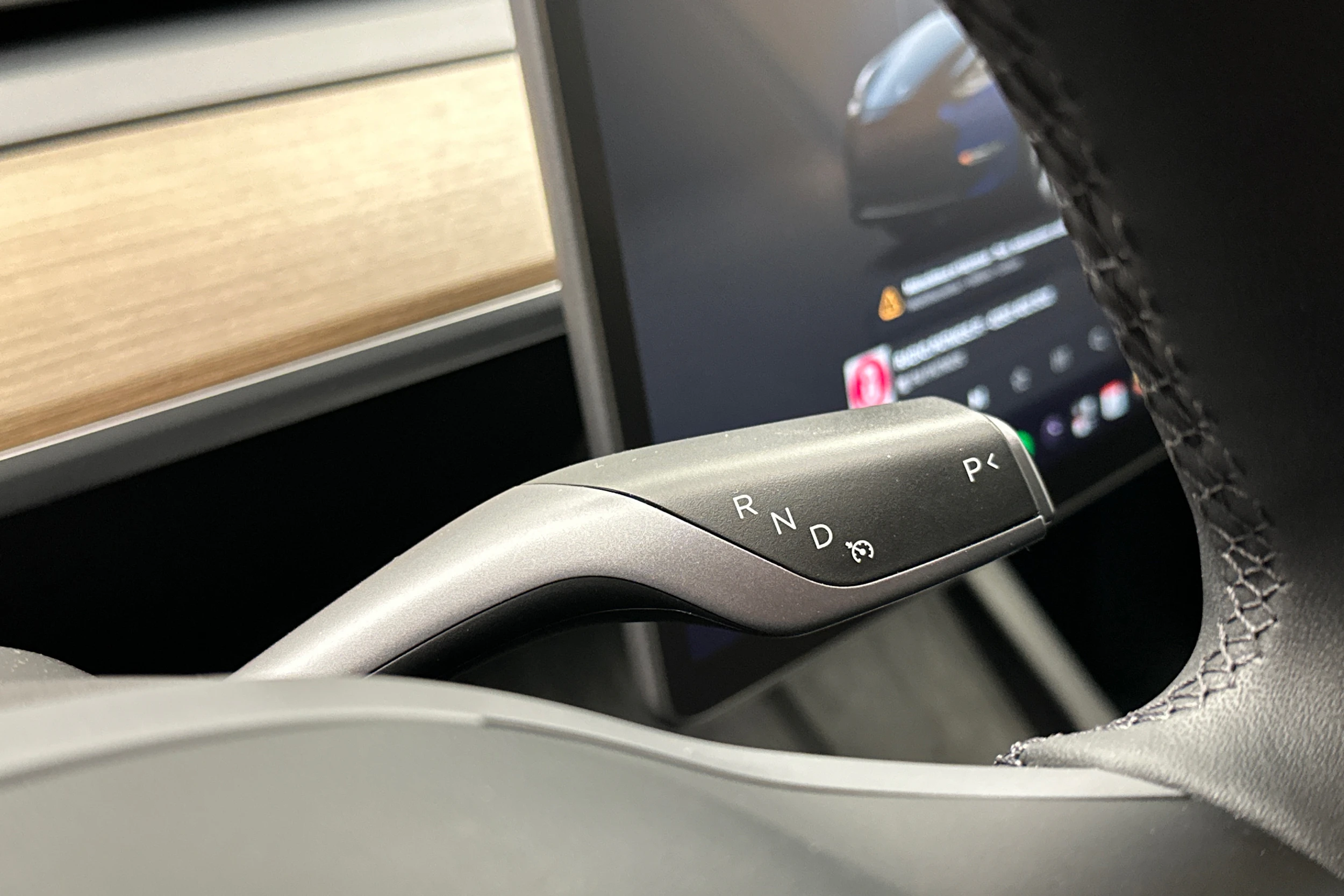 sininen Tesla Model Y 2024 kuva 19.