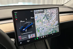 sininen Tesla Model Y 2024 kuva 21.