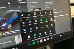 sininen Tesla Model Y 2024 kuva 25.