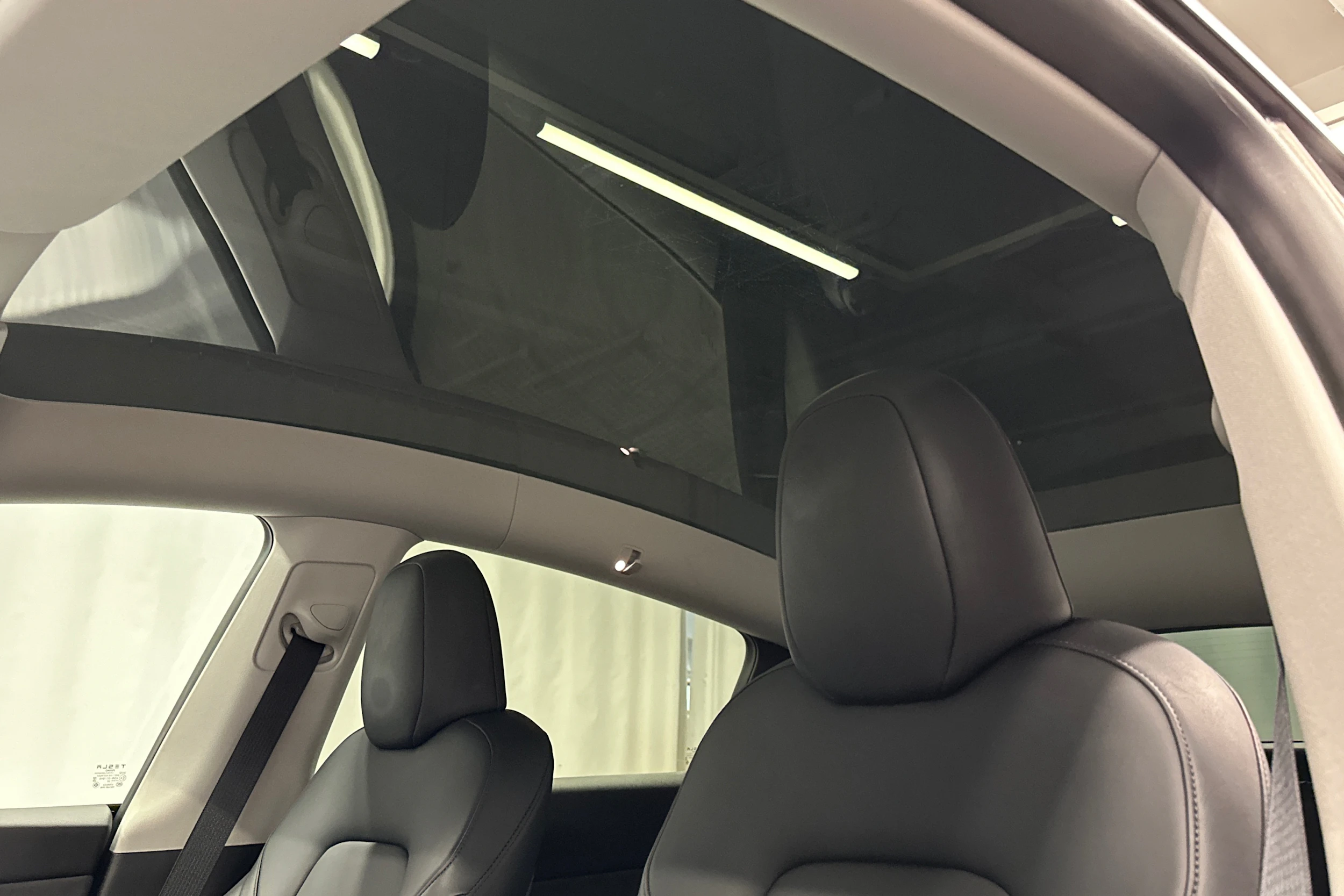 sininen Tesla Model Y 2024 kuva 29.