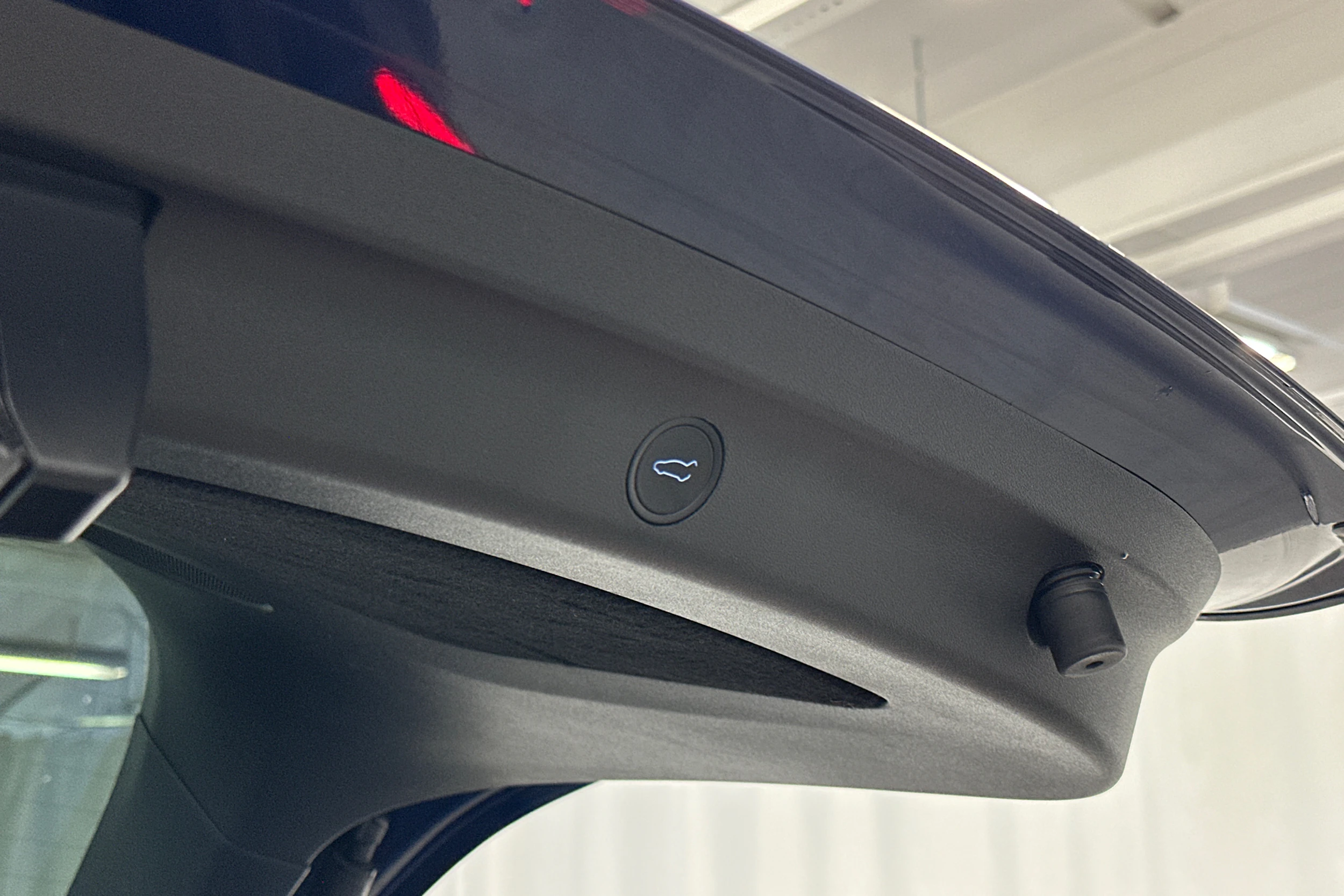 sininen Tesla Model Y 2024 kuva 31.