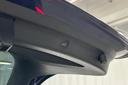 sininen Tesla Model Y 2024 kuva 31.