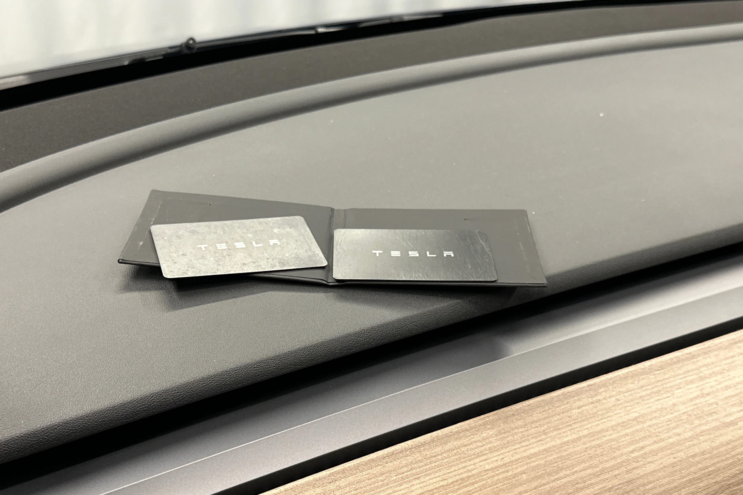 sininen Tesla Model Y 2024 kuva 34.