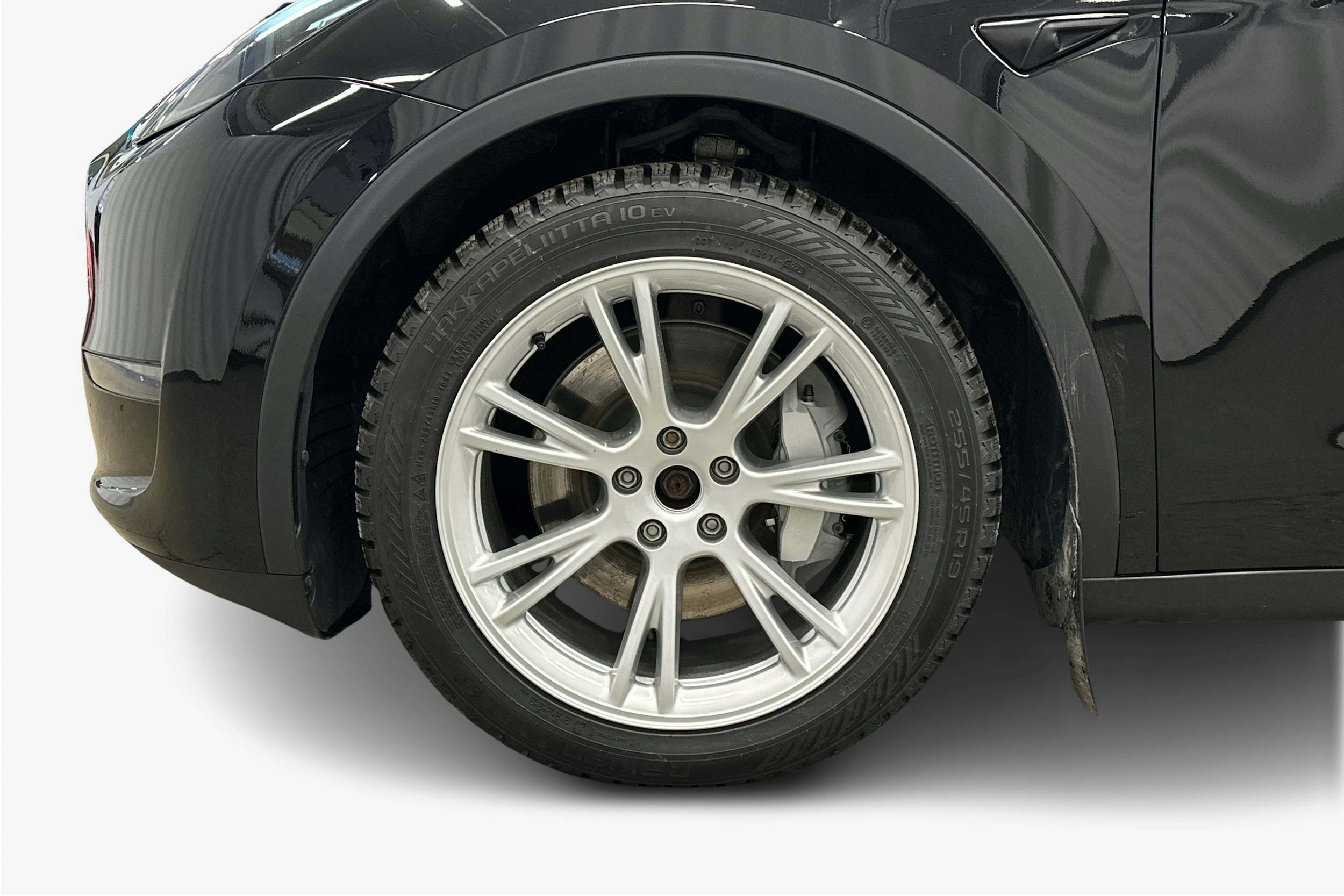 musta Tesla Model Y 2024 kuva 11.