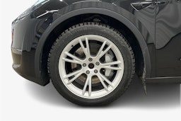 musta Tesla Model Y 2024 kuva 11.