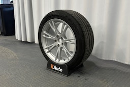 musta Tesla Model Y 2024 kuva 13.