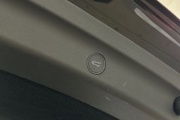 musta Tesla Model Y 2024 kuva 15.