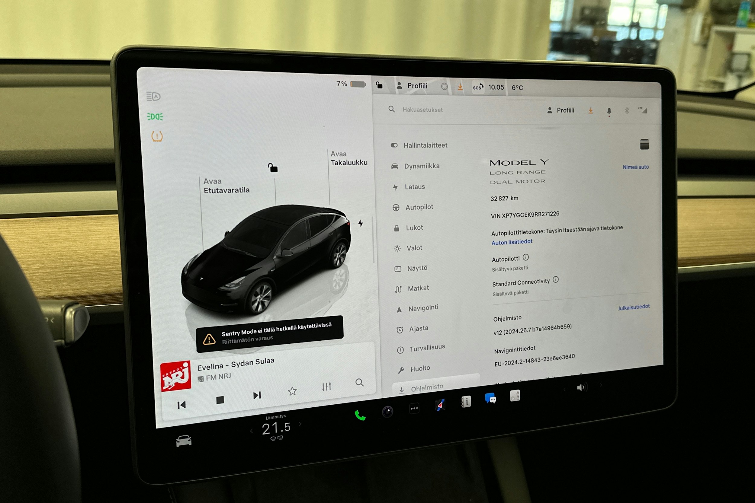 musta Tesla Model Y 2024 kuva 24.