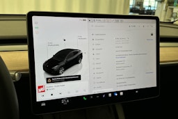 musta Tesla Model Y 2024 kuva 24.