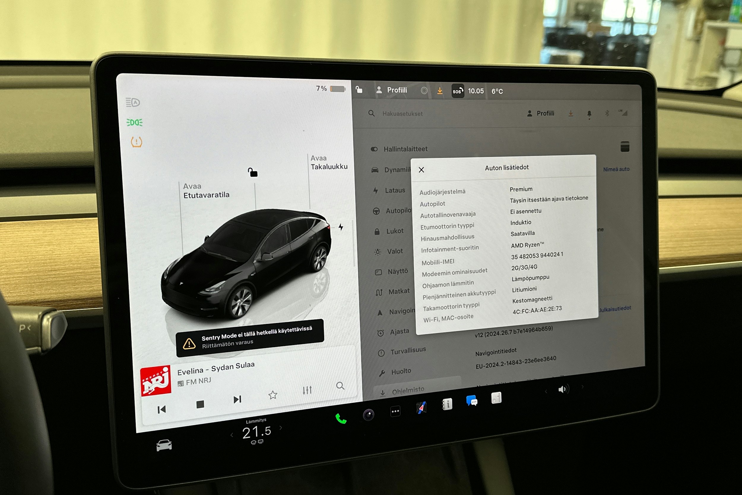 musta Tesla Model Y 2024 kuva 25.