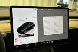 musta Tesla Model Y 2024 kuva 25.