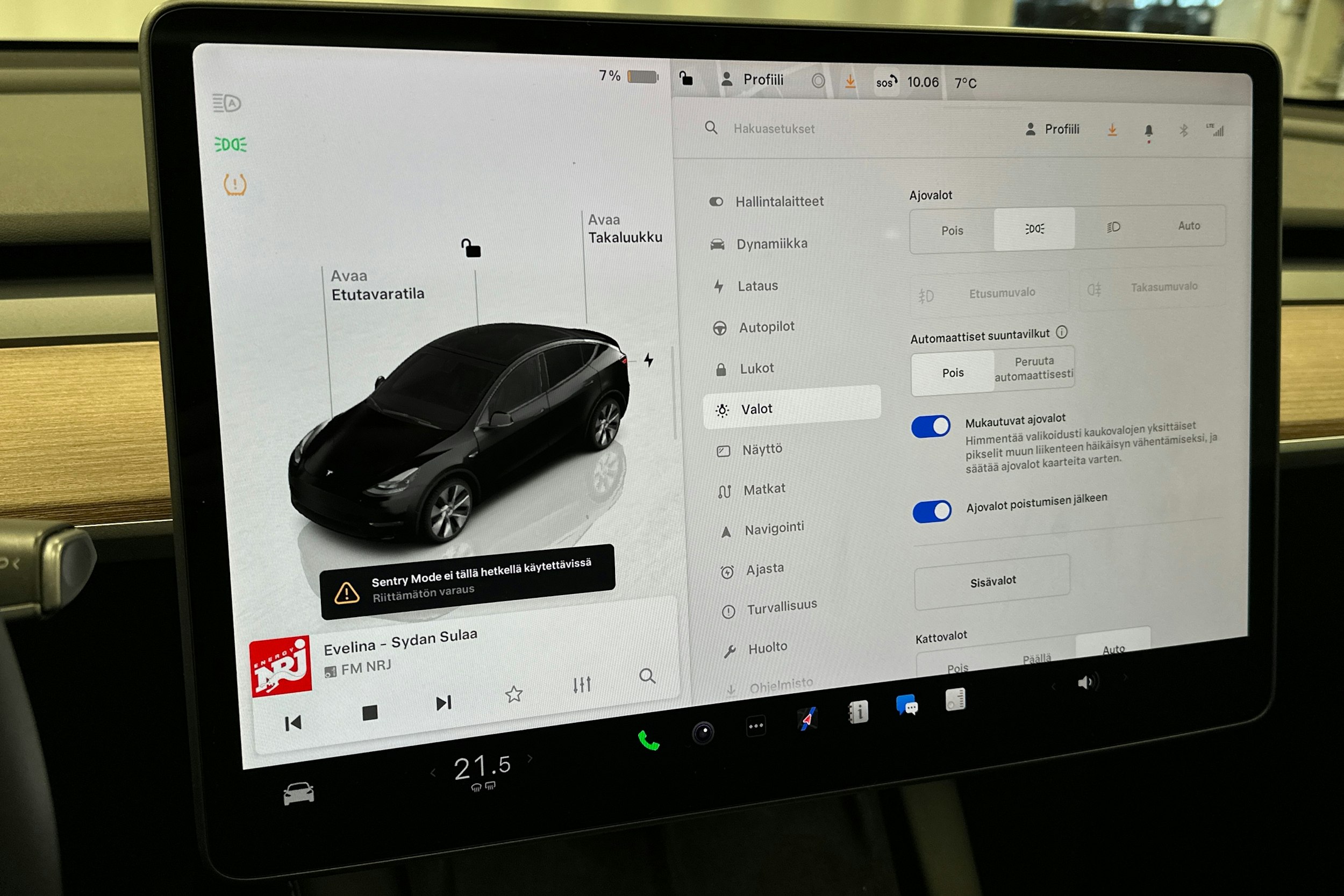 musta Tesla Model Y 2024 kuva 28.